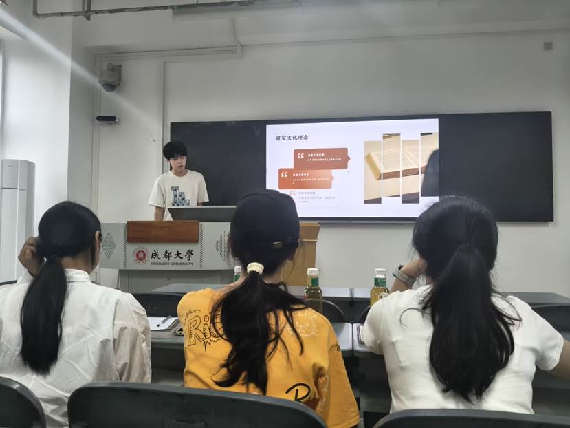 会议室里的人们 AI 生成的内容可能不正确。