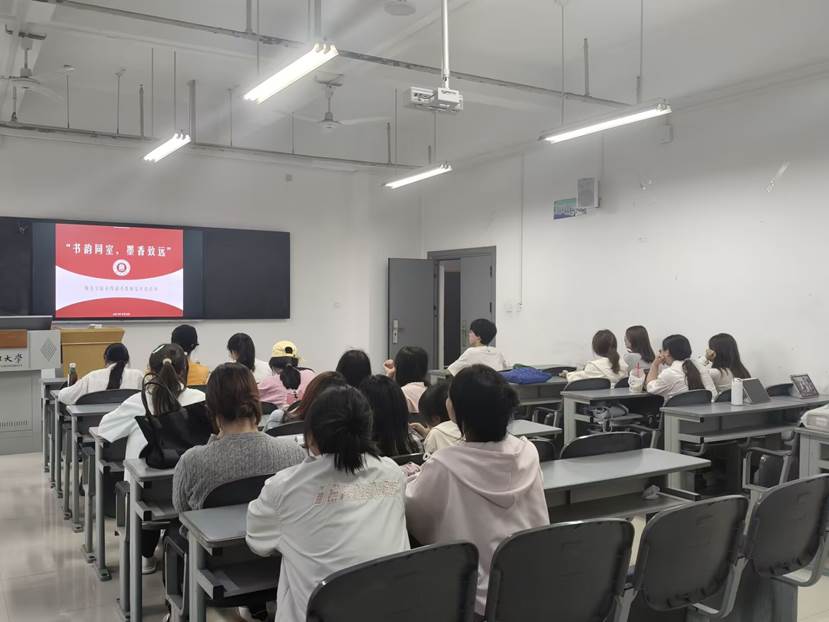 会议室里的人们 AI 生成的内容可能不正确。