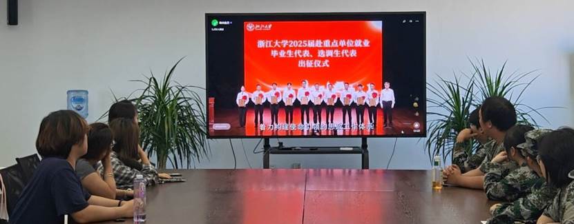 人在电视前玩游戏 AI 生成的内容可能不正确。